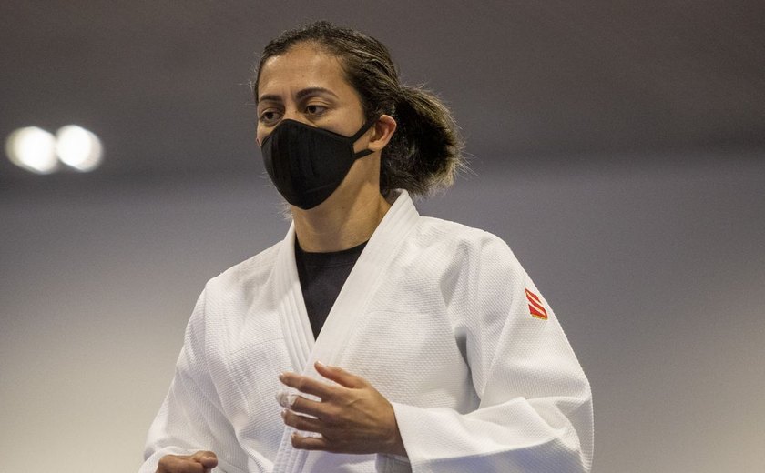 Lúcia Araújo é bronze e conquista 1ª medalha do judô brasileiro na Paralimpíada