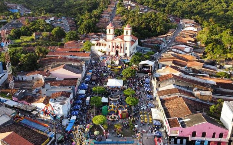 Procissão e show pirotécnico marcam Festa de Nossa Senhora do Pilar