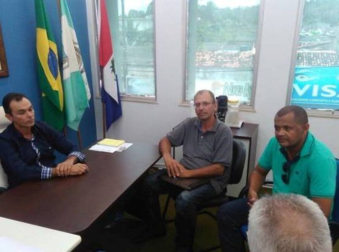 Prefeito de Anadia se reúne com sindicato para discutir salários atrasados