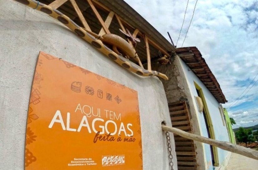 Ilha do Ferro recebe sinalização turística nas casas-ateliê