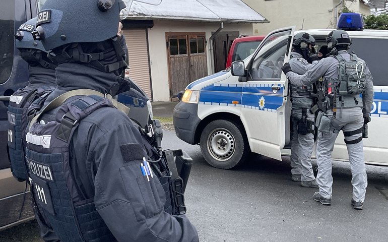 Polícia alemã investiga vídeo em que torcedor parece ser agredido por seguranças da Eurocopa