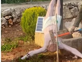 Soldados italianos da Unifil substituem estátua de Jesus destruída por israelense