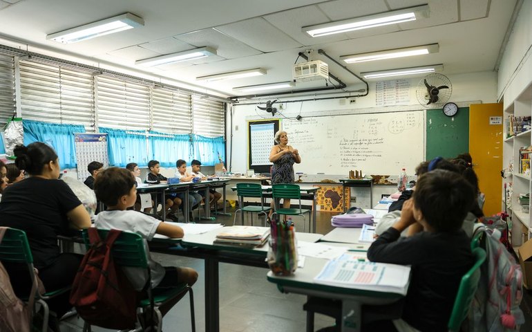 Mudanças no IR beneficiarão 73,5% dos professores da educação básica