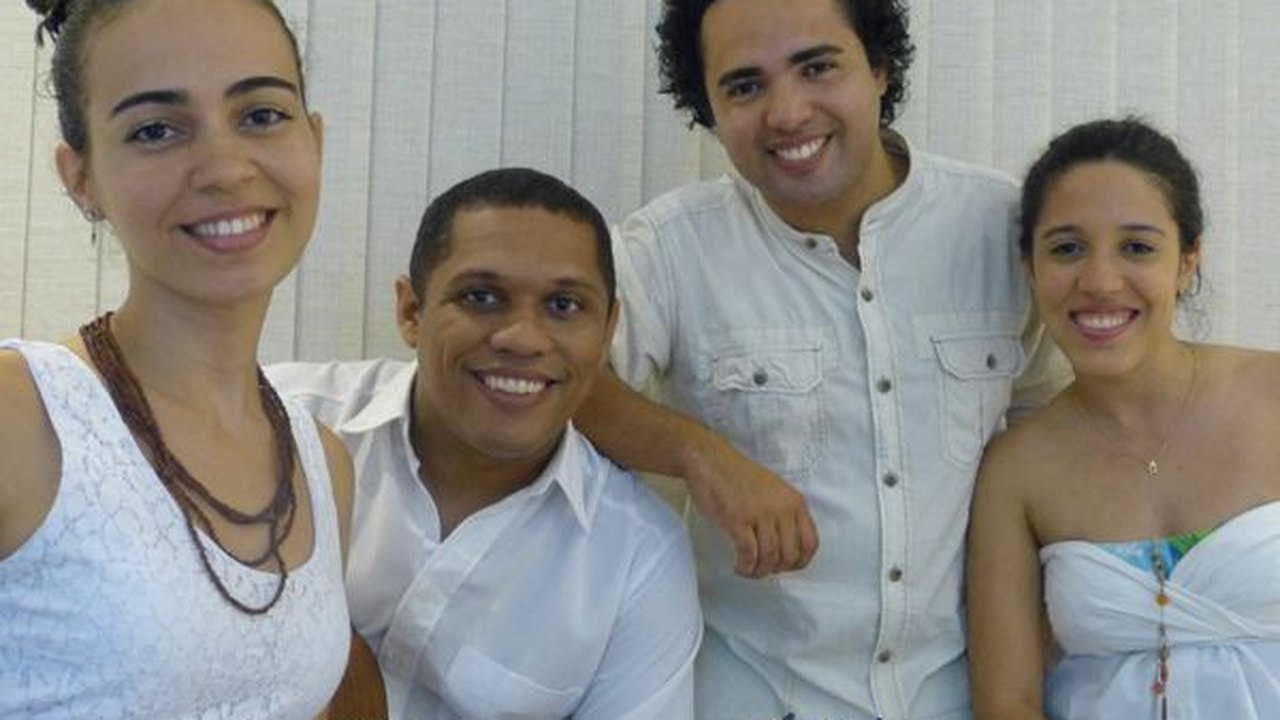 Grupo Vozes do Chico e Kel Monalisa são atrações do Sesc Musical de dezembro