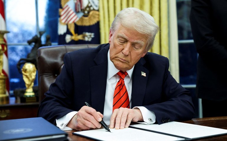 Giro internacional: pesquisa aponta queda na aprovação de Trump