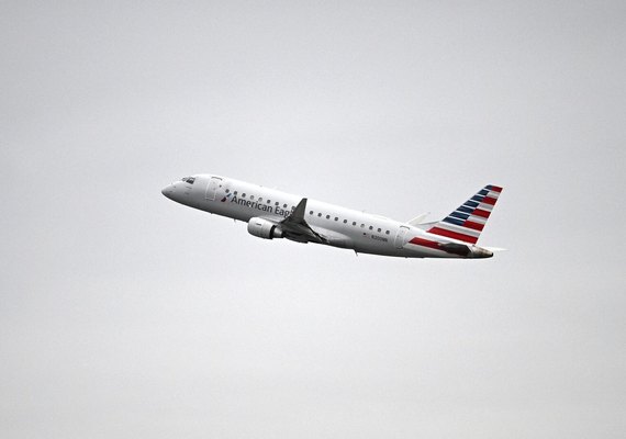 Tarifa dos EUA é 'embargo', diz Embraer: empresa pode diminuir dependência do mercado norte-americano?