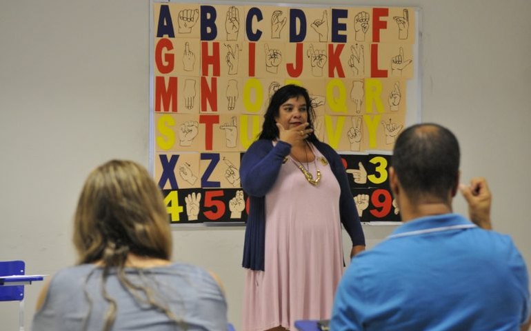 Comissão debate a instituição do Dia da Diversidade Surda