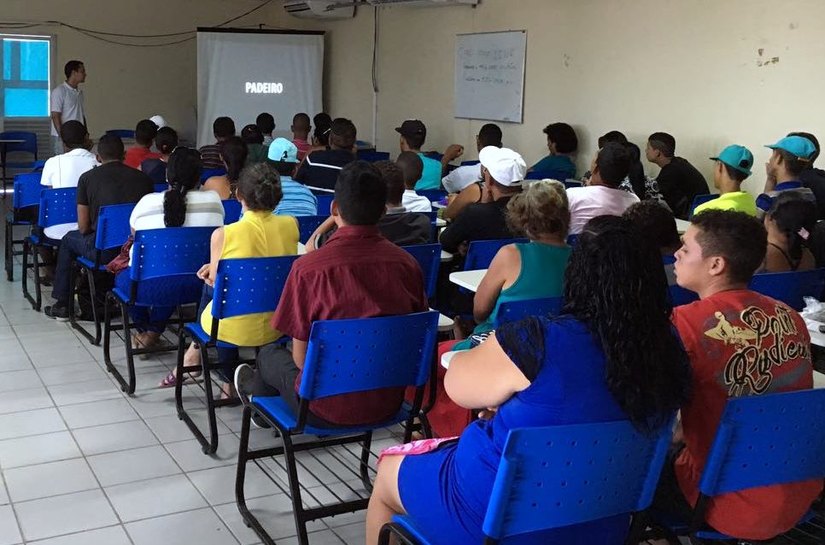 Jovens socioeducandos conhecem cursos ofertados pela Semas