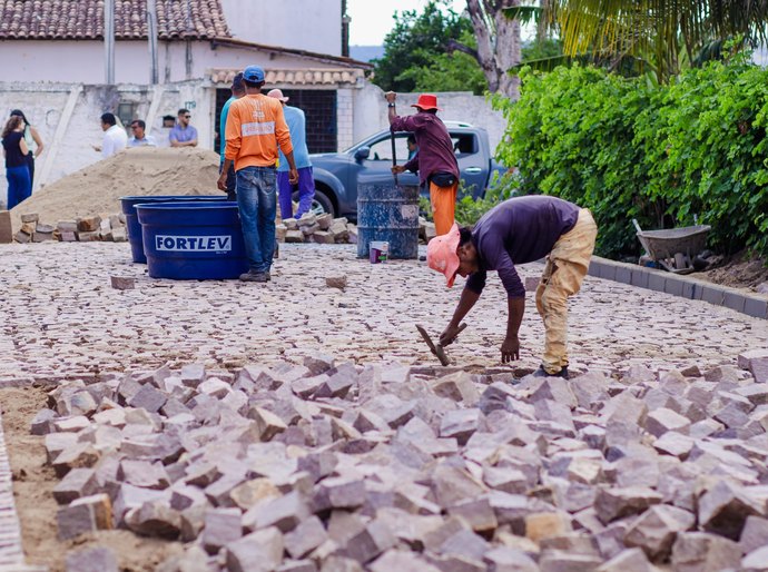 Prefeita Tia Júlia autoriza retomada das obras no José Maia Costa, em Palmeira