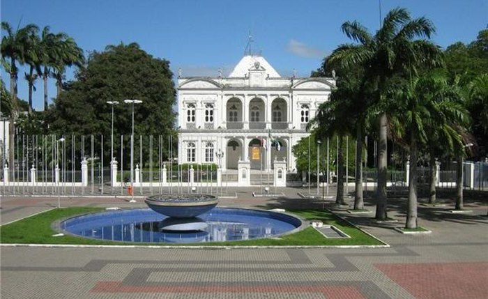 Deputados estaduais ganham almoço de luxo no Palácio dos Martírios