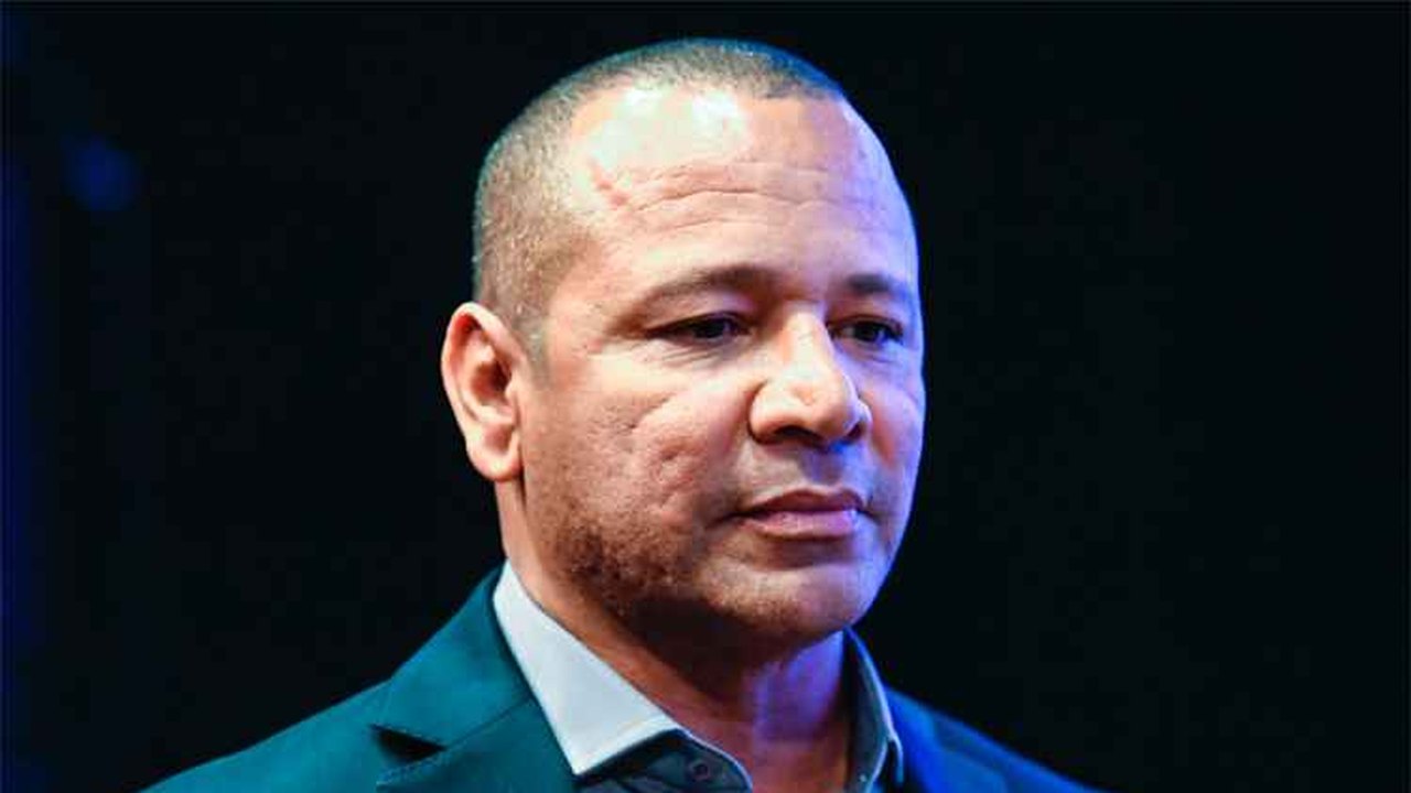 Caroline Cenatti entrevista pai de Neymar sobre estratégias de marketing para o futuro