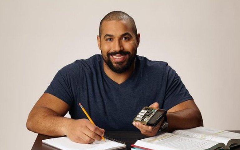 Conheça John Urschel, que saiu da NFL para se tornar professor de matemática no MIT