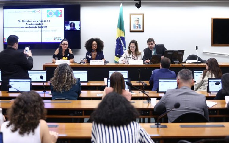 Audiência debate a valorização da função dos pajés; assista