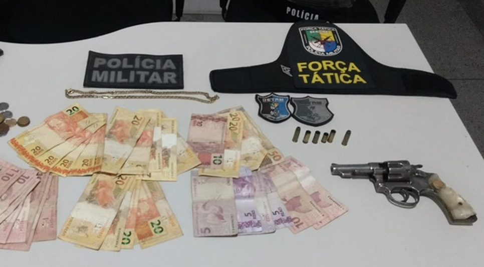 Trio suspeito de assalto é preso após invadir estabelecimento e fazer família refém em Itabaiana / Foto: Foto: Polícia Militar/SE