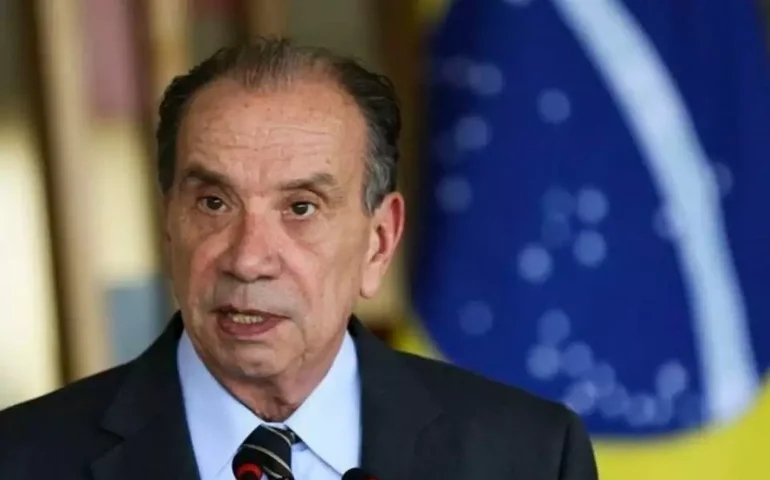 Em nota, PSDB chama Aloysio de 'ex-militante'