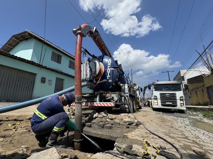 Manutenção diária da rede de drenagem de Maceió envolve cerca de 100 homens
