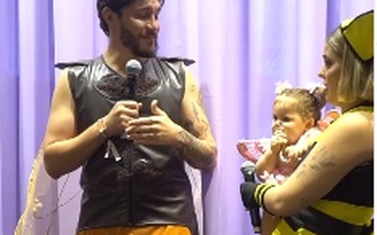 Mãe de Isabella Nardoni leva filhos à festa de um ano de Lua, filha de Viih Tube e Eliezer: 'Dia especial com a família'