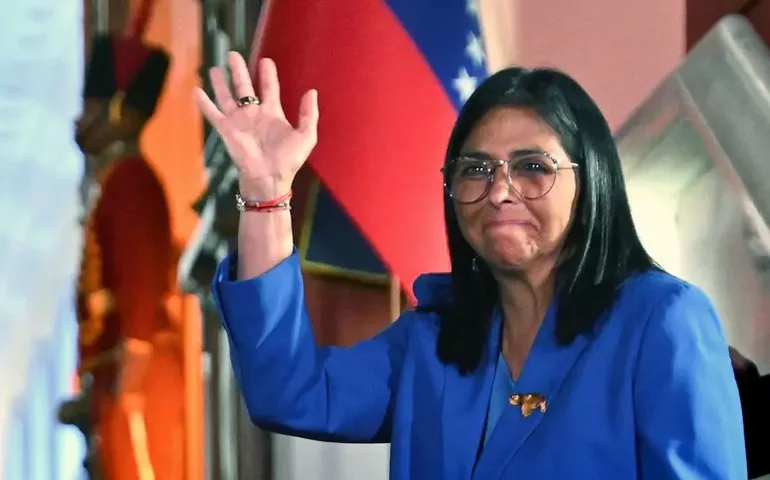 UE vai propor fim das sanções contra presidente interina da Venezuela