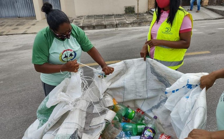 Prefeitura homenageia catadores de recicláveis no dia nacional da categoria