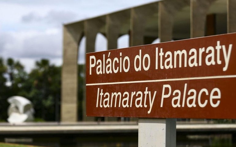 Brasil condena ataques dos EUA ao Irã e alerta para riscos à paz global