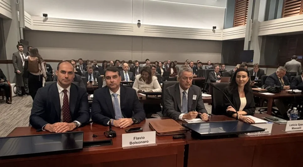 Flávio Bolsonaro foi uma das pessoas inscritas para audiência nos EUA