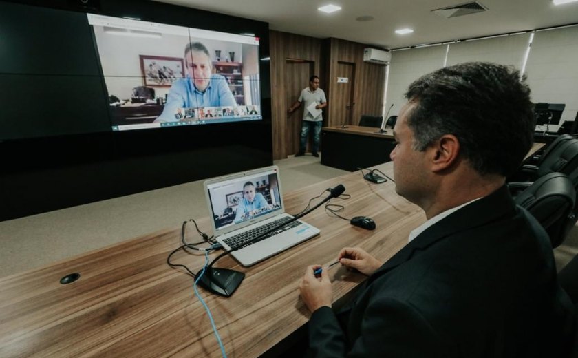 Renan Filho participa de videoconferência com governadores do Nordeste