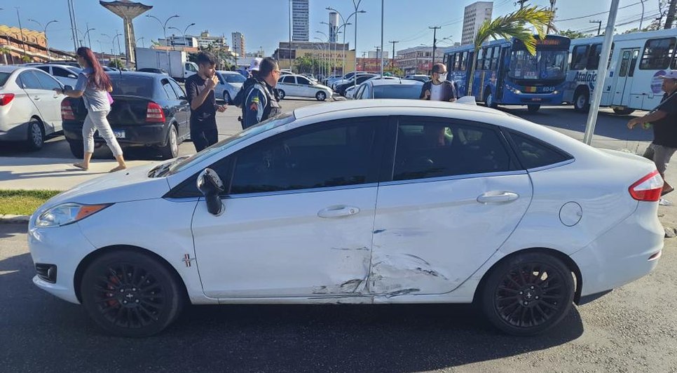 Carro responsável pelo atropelamento.