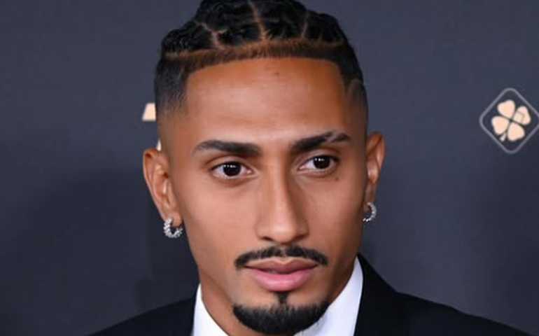 Raphinha sofre lesão na coxa direita, fica três semanas parado e desfalca Barcelona e a seleção