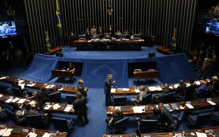Fim do foro, reforma trabalhista e CPI da Previdência marcam semana no Senado