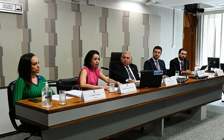 Debatedores sugerem quarentena e veto a vantagens oferecidas por lobistas