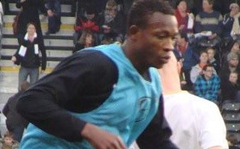 Ex-astro da seleção de Gana se envolve em acidente de carro e é levado para hospital 