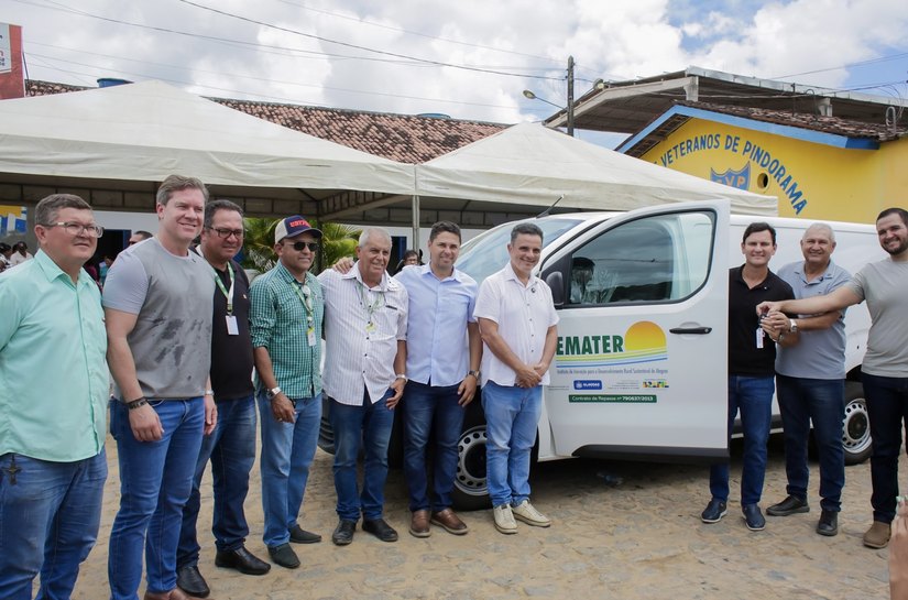 Prefeitura de Coruripe recebe furgão para fortalecer a agricultura familiar