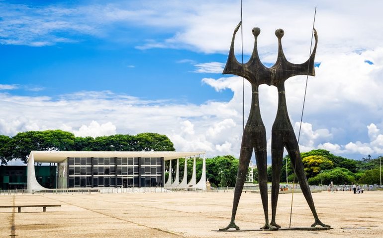 Sancionada com vetos lei que reajusta salários de servidores do Judiciário