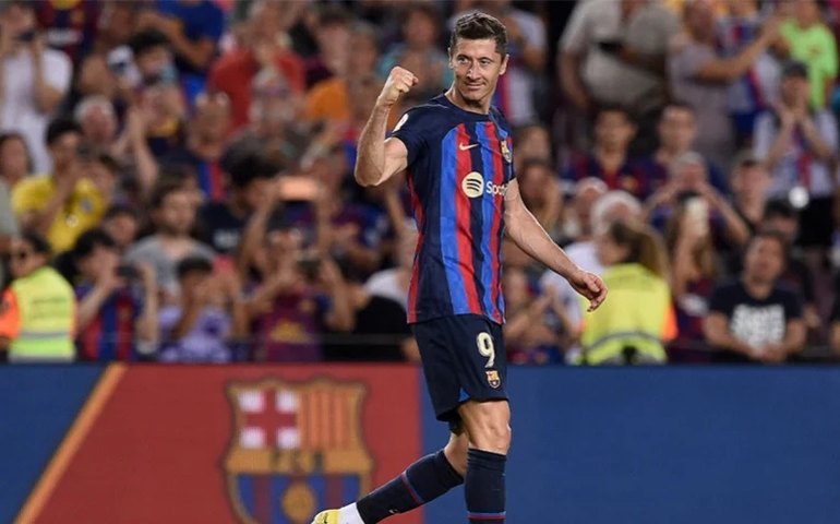 Lewandowski faz 3 e lidera goleada do Barça; Tottenham vence com 2 de Richarlison