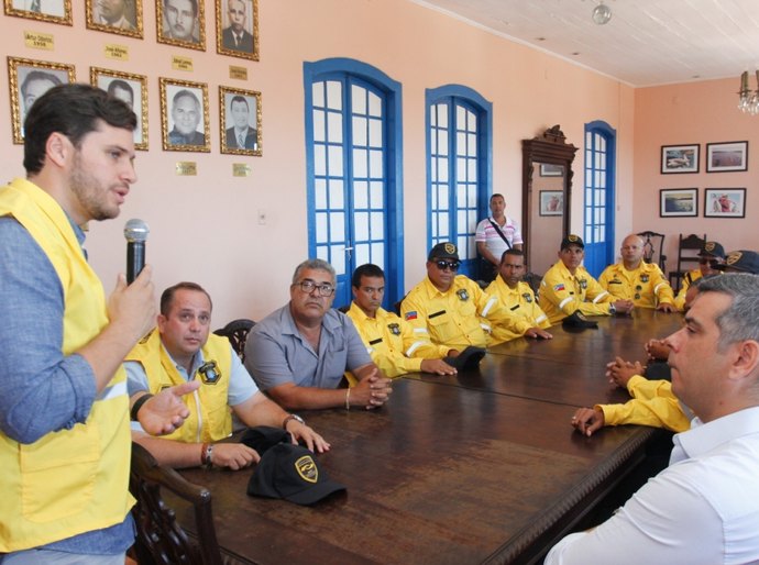 Prefeitura de Marechal entrega novos fardamentos para os agentes de trânsito
