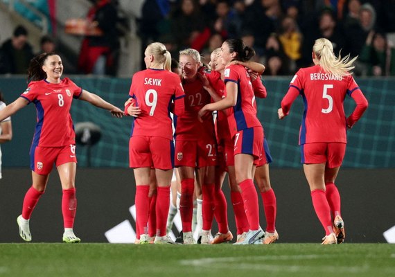 Noruega sai da lanterna, atropela Filipinas e avança em 2º do Grupo A