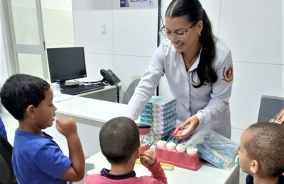 Saúde Bucal orienta usuários do Capsi Luiz da Rocha Cerqueira