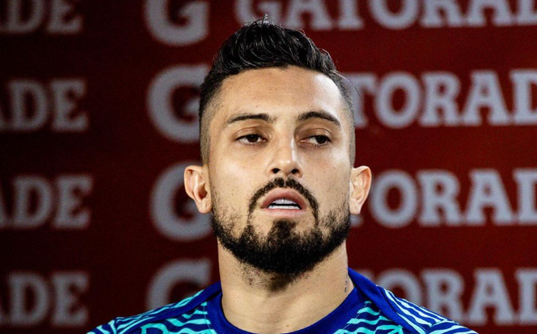 Alex Telles festeja volta à seleção e pede foco nas Eliminatórias: 'Dificuldade alta'