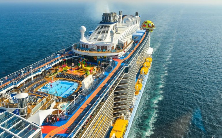 Ativistas ambientais bloqueiam chegada de cruzeiro a Amsterdã