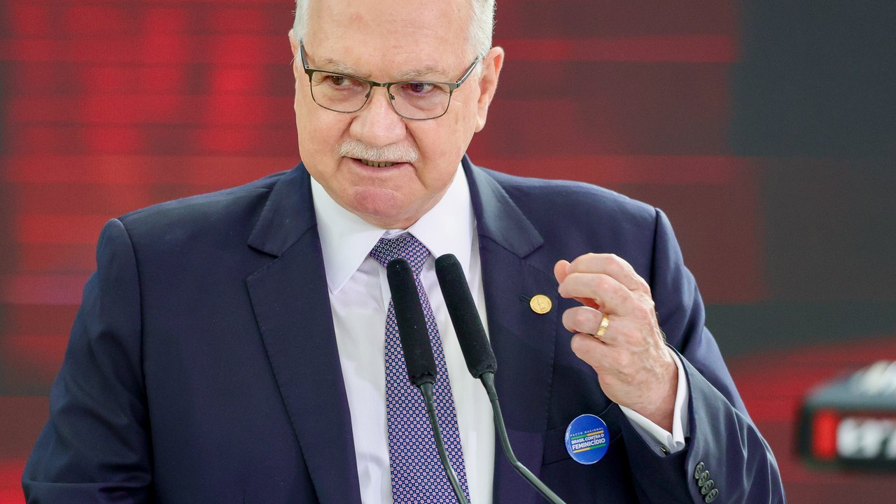 Fachin repudia fala de Milei contra Moraes e reafirma autonomia do STF