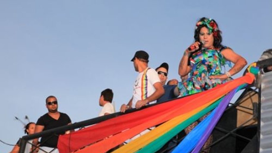 Secretaria da Mulher prestigia 2ª Parada do Orgulho Gay de Paripueira