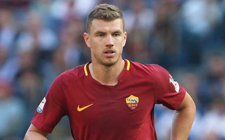 Roma marca dois gols no fim e arranca empate com o Milan no Italiano