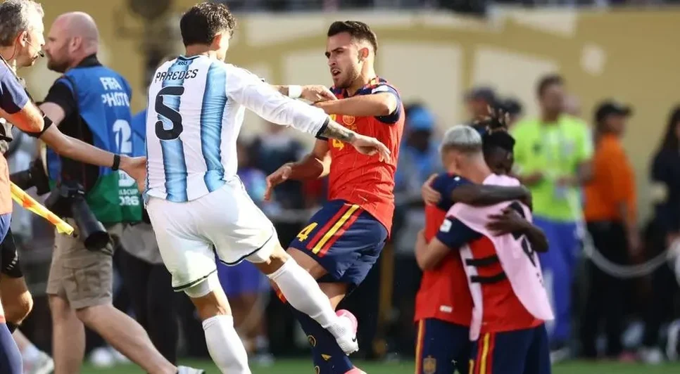 Entidade vai analisar expulsão de Leandro Paredes, brigas entre jogadores e conduta da delegação durante a cerimônia de premiação - Foto: AFP