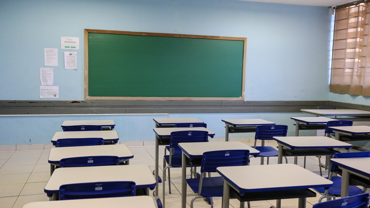 Colégios vão priorizar infantil e 3º médio