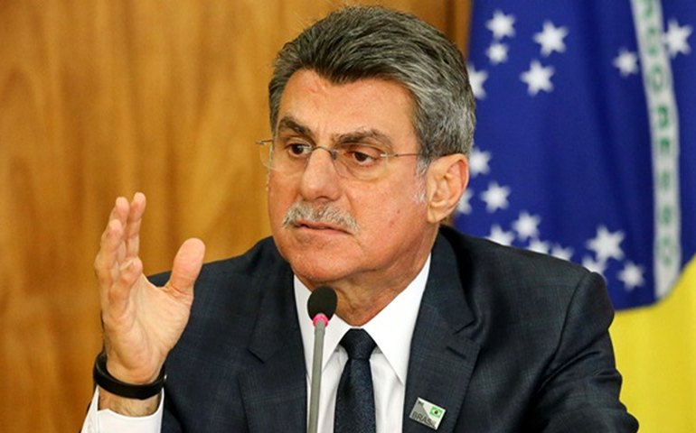 Sem mandato, políticos como Romero Jucá e Cassio Cunha Lima batem ponto no Congresso como consultores