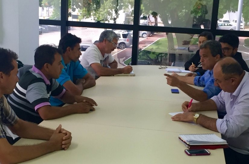 Secretário se reúne com membros do MST para viabilizar melhorias