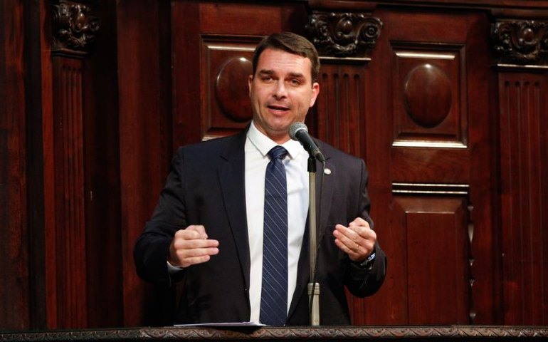 &#8216;Você está louca, querida&#8217;, diz Netflix a filho de Bolsonaro