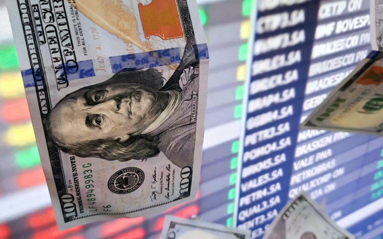 Dólar cai com realização de lucros; PEC dos Precatórios está no foco