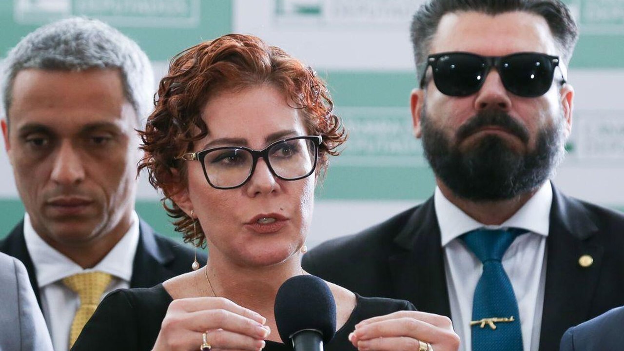 TRE de SP cassa mandato da deputada Carla Zambelli, que pode ficar inelegível por 8 anos