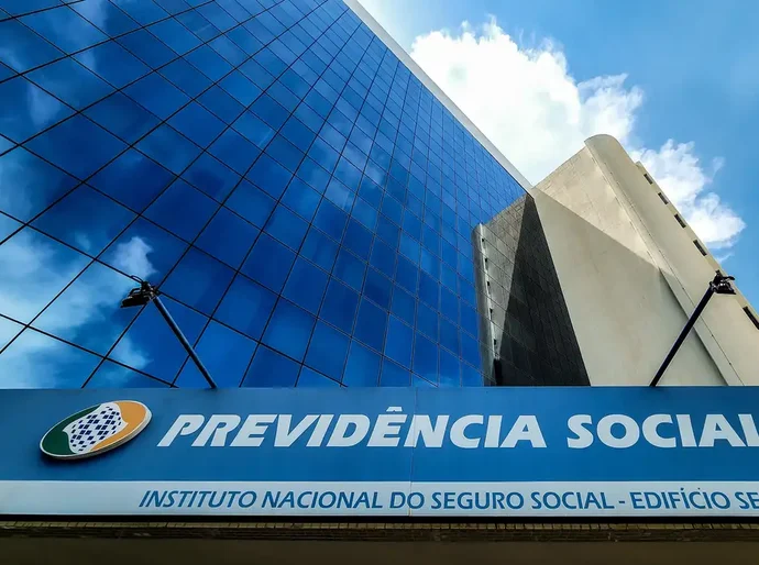 Sancionada lei que proíbe descontos em benefícios do INSS